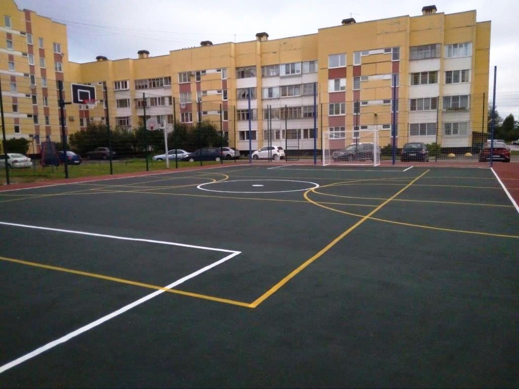 Спортплощадку в Петергофе отремонтировали по нацпроекту.