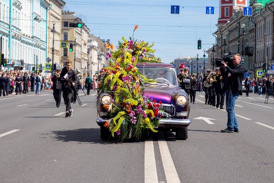 Фееричное цветочное шоу возвращается в Санкт-Петербург